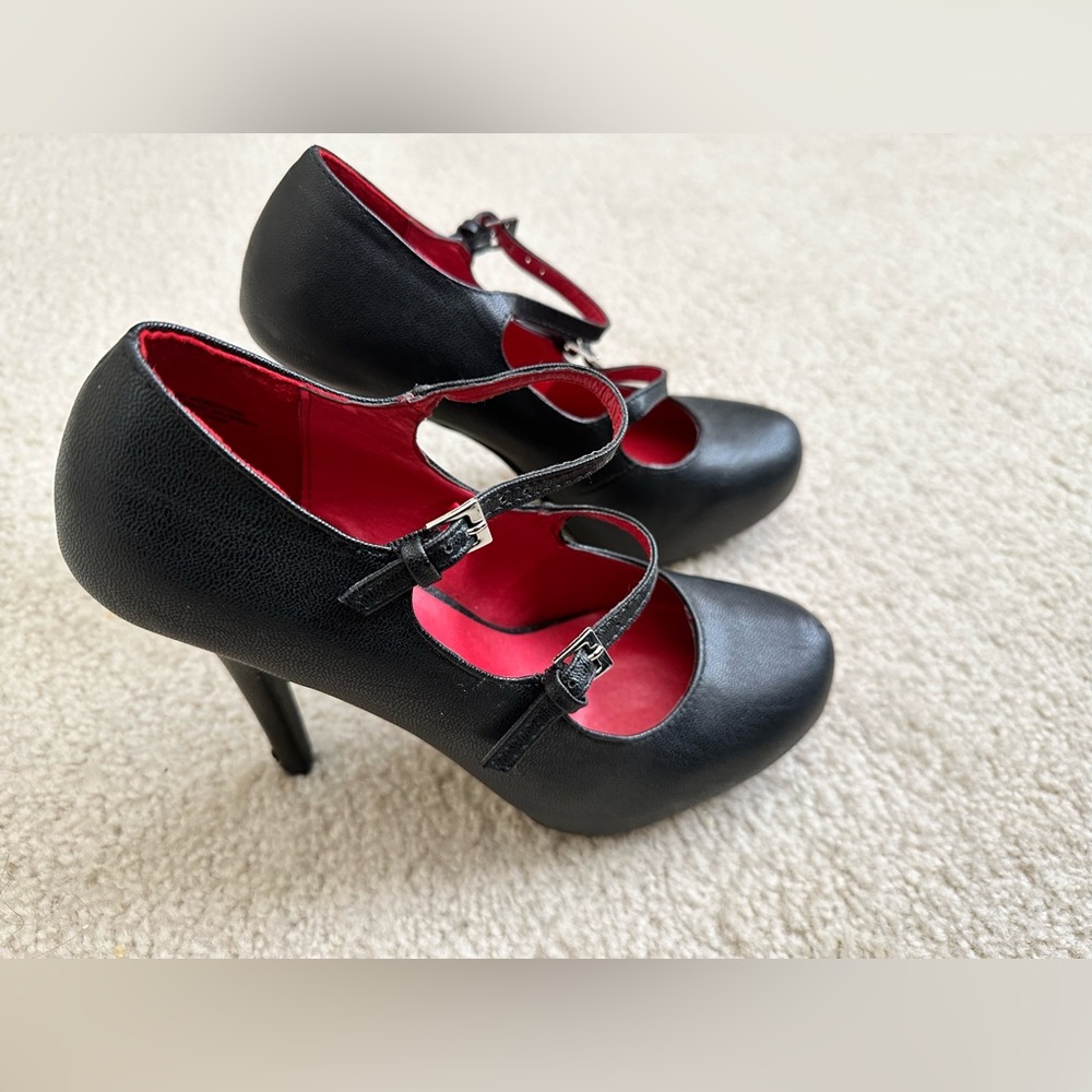 Black high heel shoes with 2 cross straps